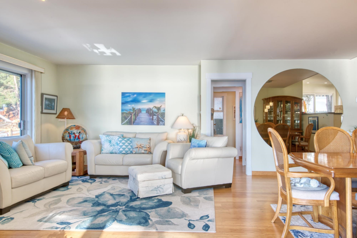 Guest Bathroom Photo of 6437 Sunshine Coast Highway, Sechelt, BC