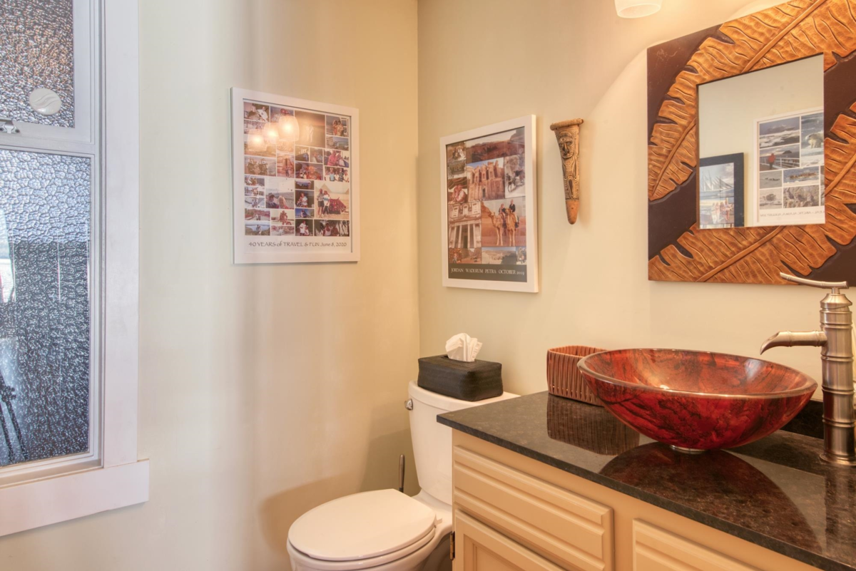 Hallway Photo of 6437 Sunshine Coast Highway, Sechelt, BC