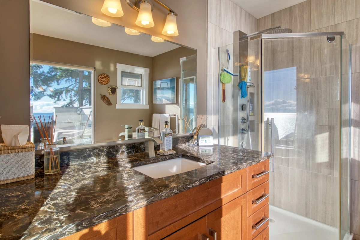 Hot Tub / Spa Photo of 6437 Sunshine Coast Highway, Sechelt, BC