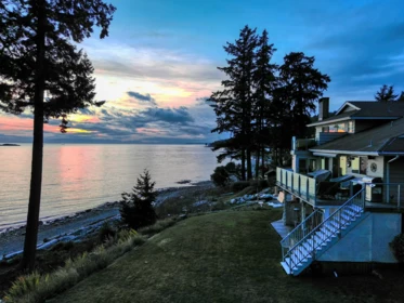 6437 Sunshine Coast Highway, Sechelt, BC, Sechelt — Single Family Residence for sale