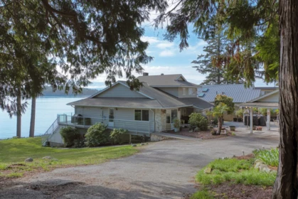 6437 Sunshine Coast Highway, Sechelt, BC, Sechelt — Single Family Residence for sale