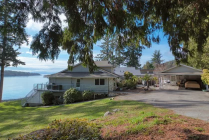 Kitchen Island Photo of 6437 Sunshine Coast Highway, Sechelt, BC