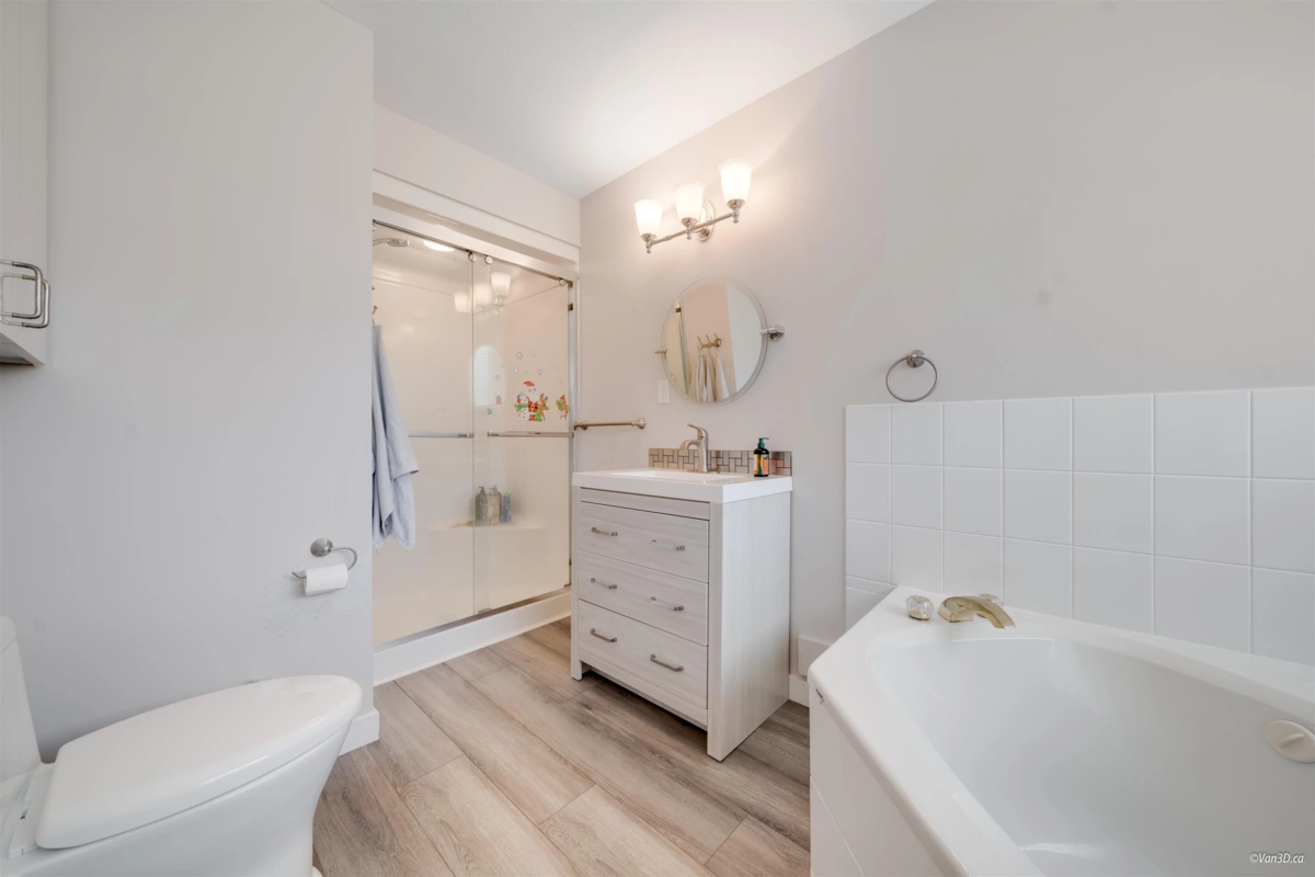 Backyard Photo of 3 1552 Everall Street, White Rock, BC