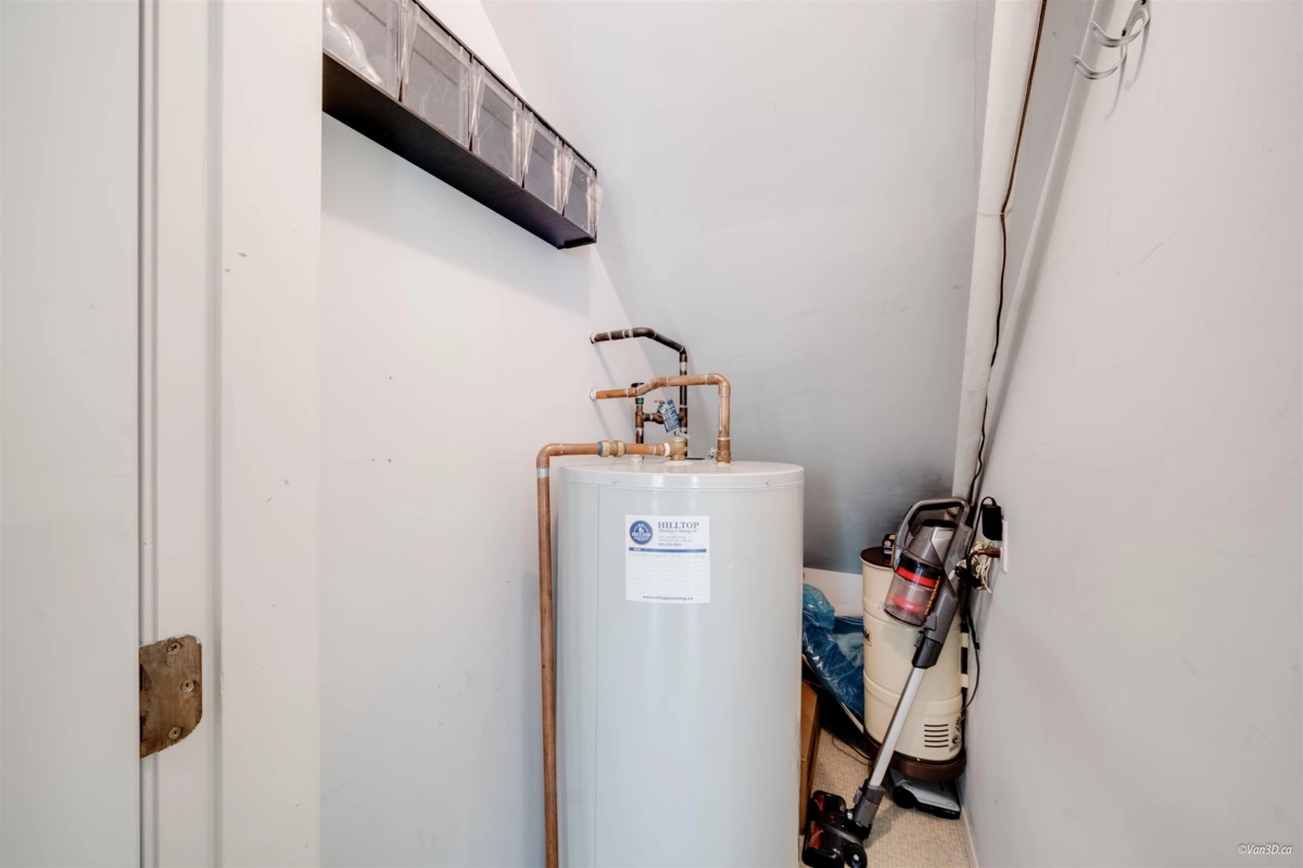 Basement Recreation Room Photo of 3 1552 Everall Street, White Rock, BC