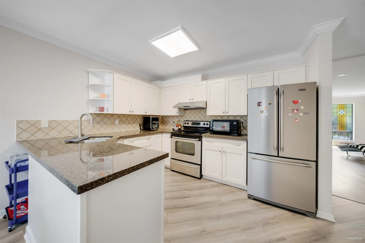 Bedroom 2 Photo of 3 1552 Everall Street, White Rock, BC