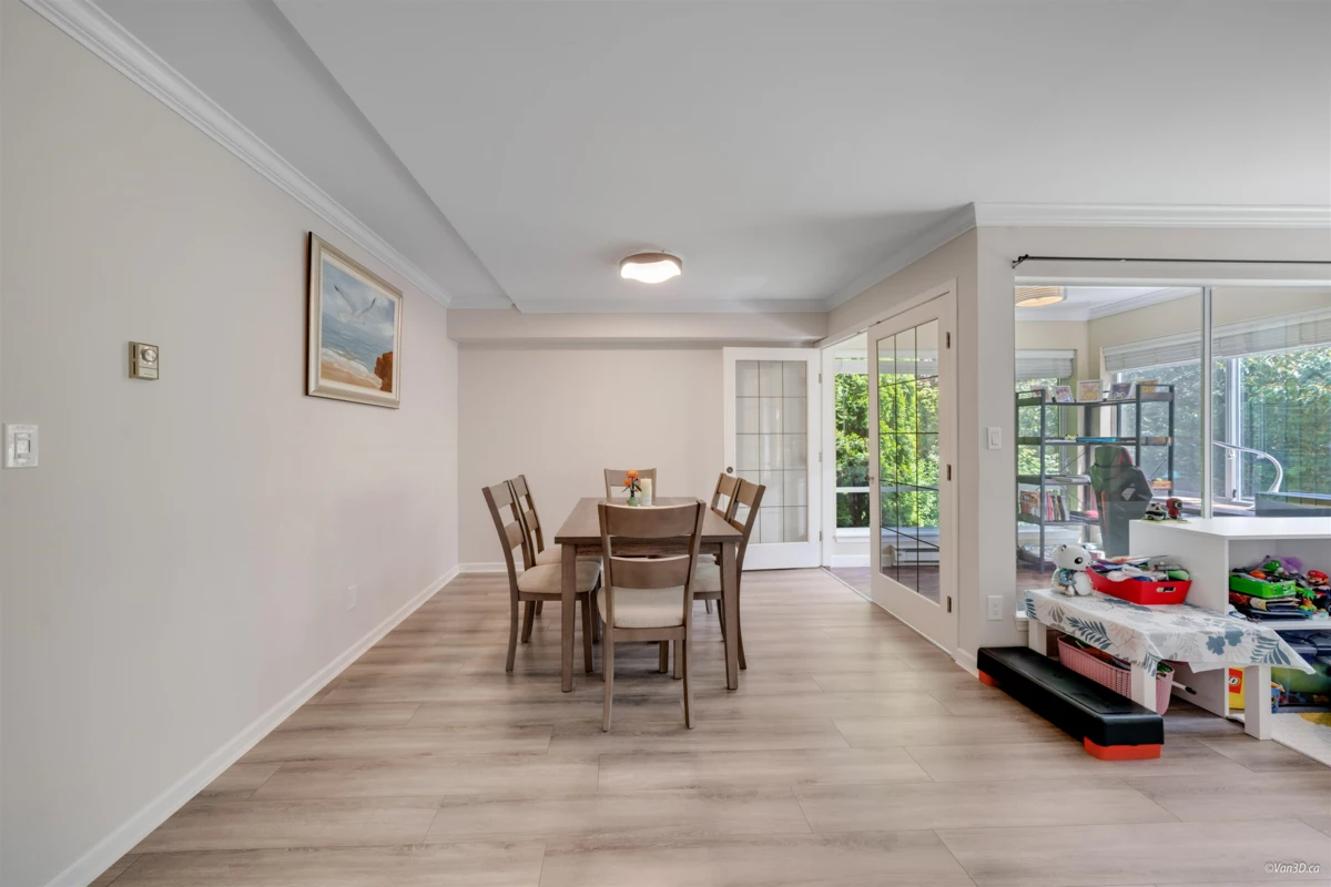 Breakfast Nook Photo of 3 1552 Everall Street, White Rock, BC