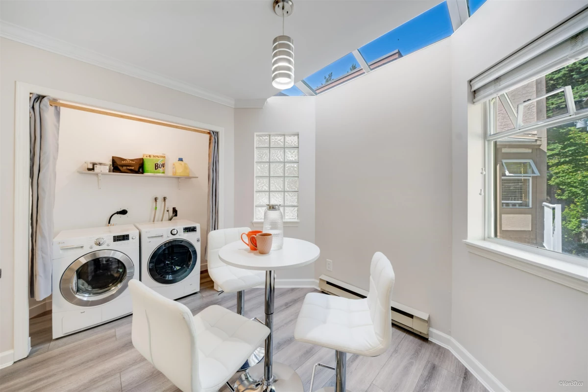 Guest Bathroom Photo of 3 1552 Everall Street, White Rock, BC