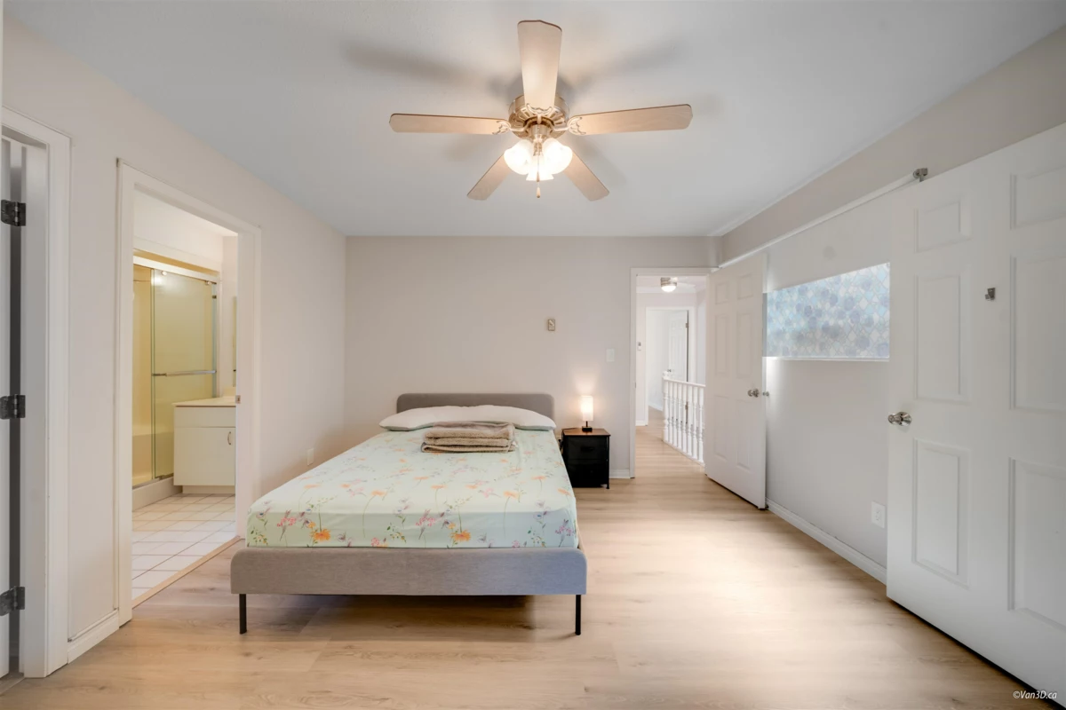 Hallway Photo of 3 1552 Everall Street, White Rock, BC