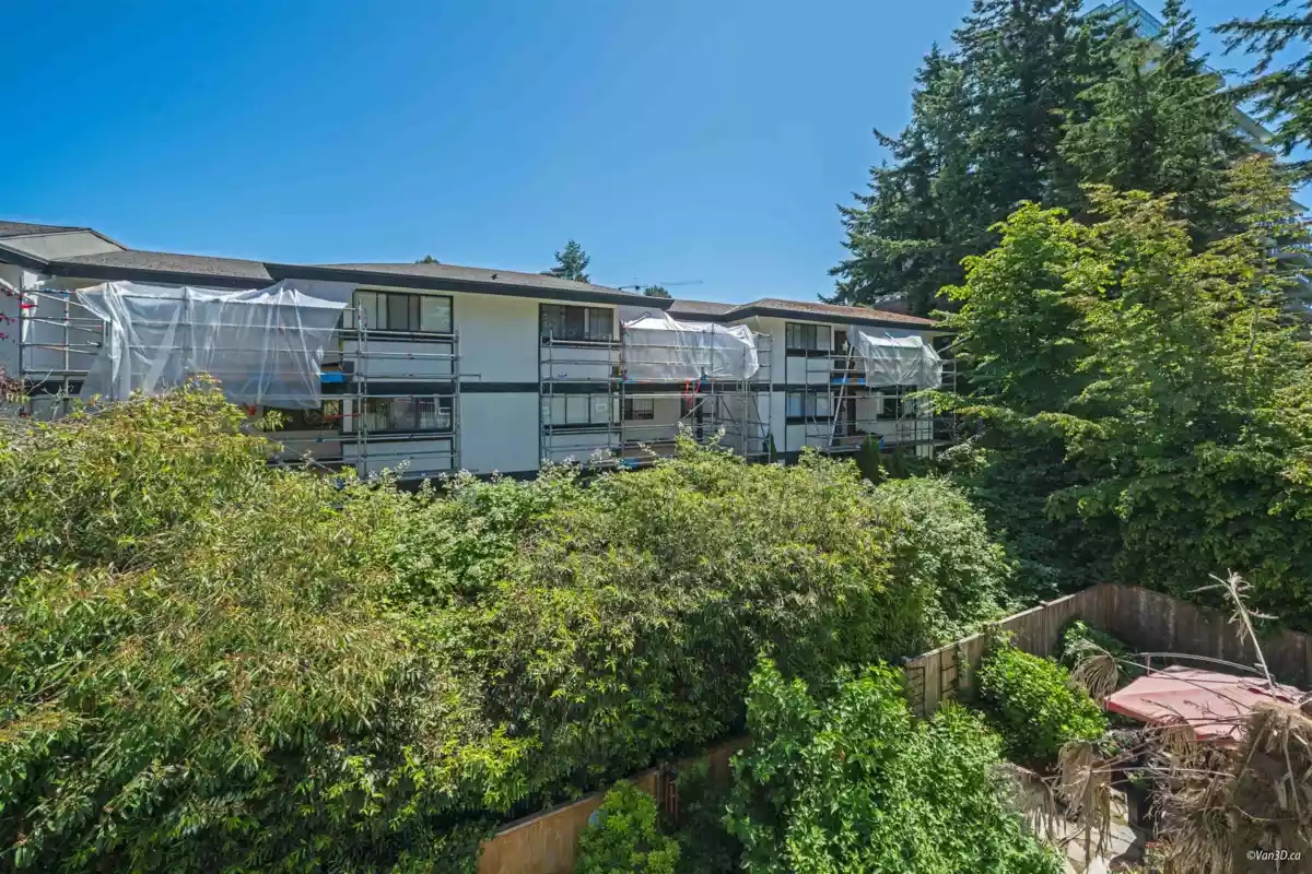 Hot Tub / Spa Photo of 3 1552 Everall Street, White Rock, BC