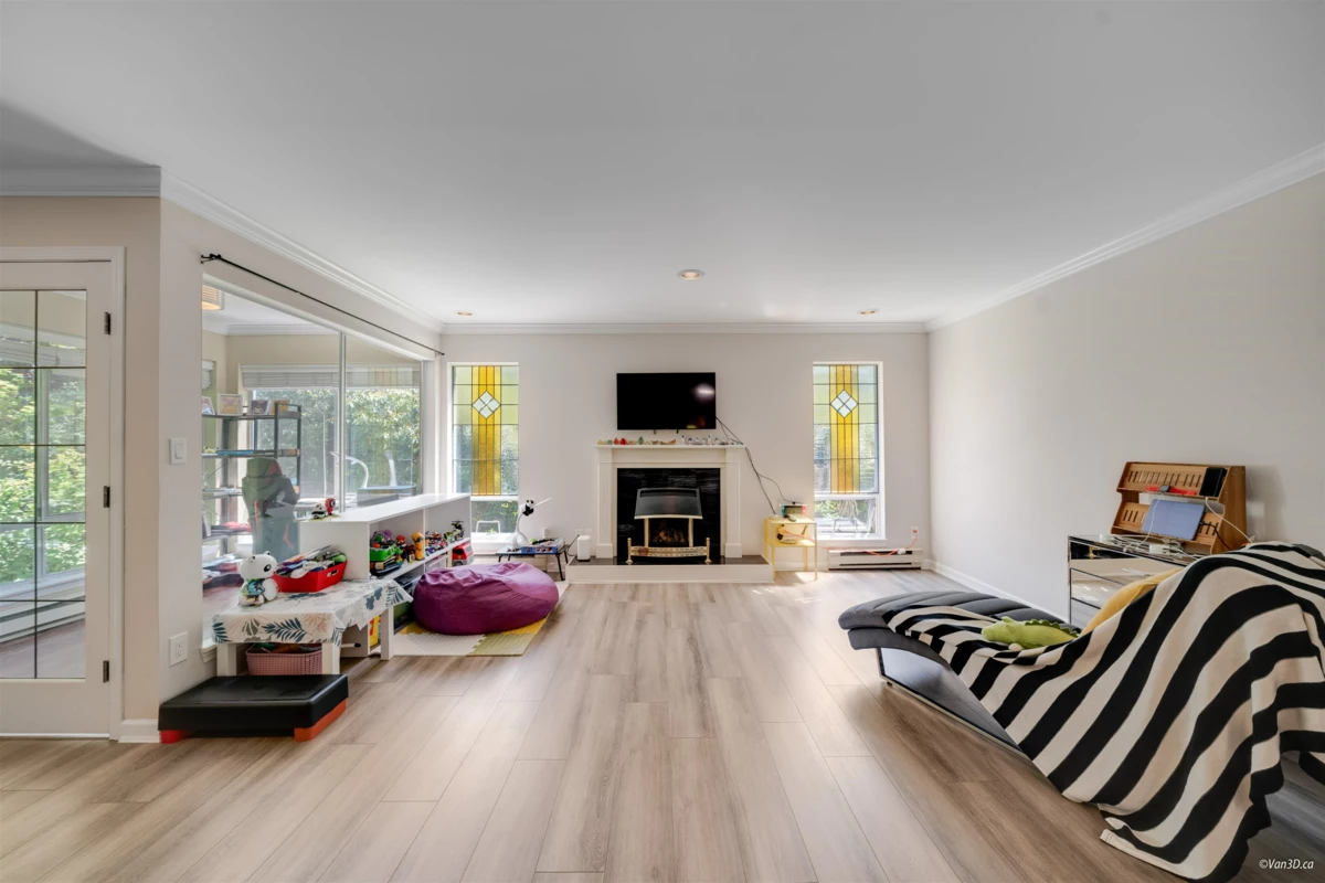 Kitchen Photo of 3 1552 Everall Street, White Rock, BC