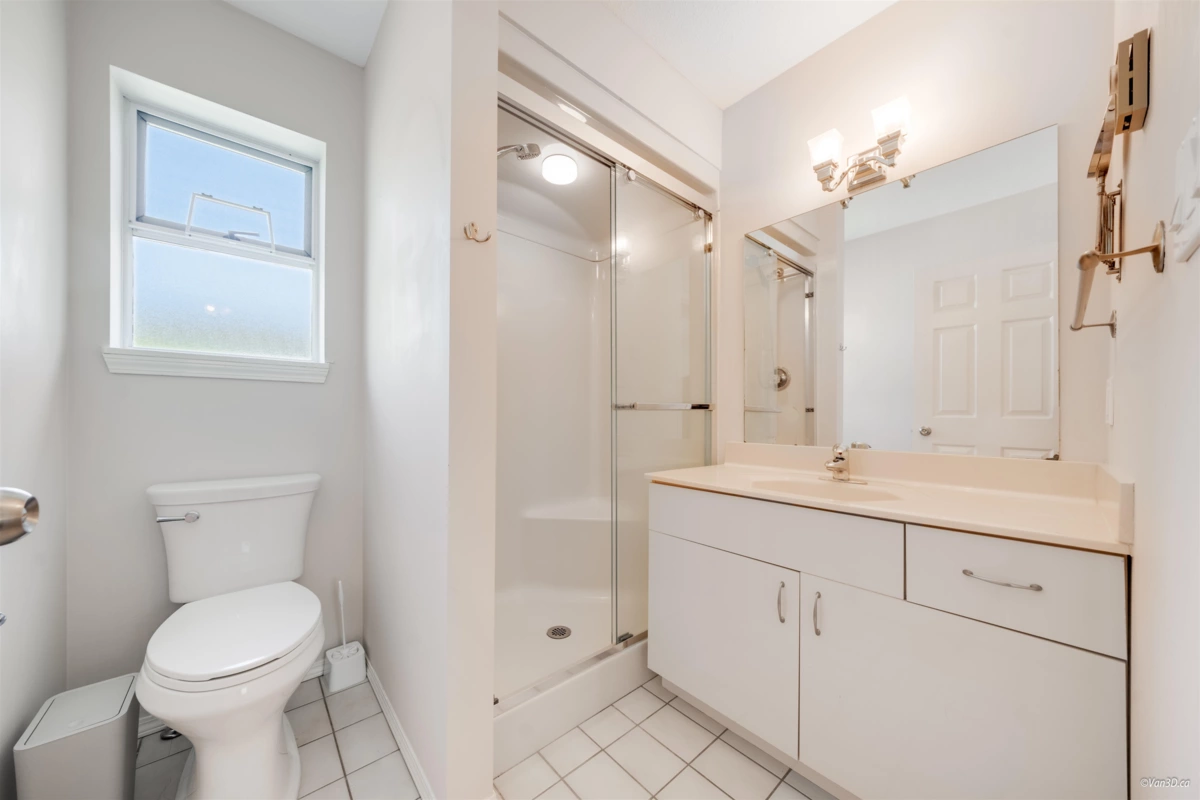 Outdoor Deck Photo of 3 1552 Everall Street, White Rock, BC