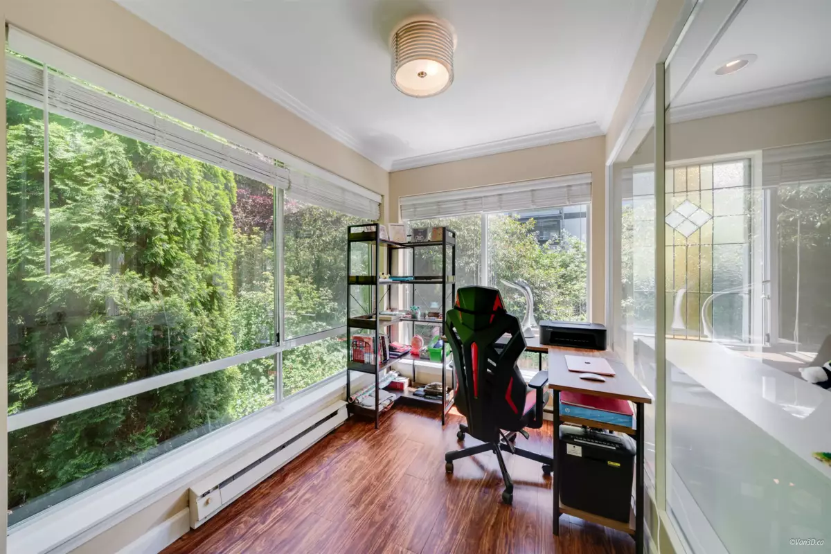 Powder Room Photo of 3 1552 Everall Street, White Rock, BC