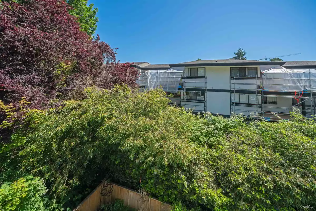 Swimming Pool Photo of 3 1552 Everall Street, White Rock, BC