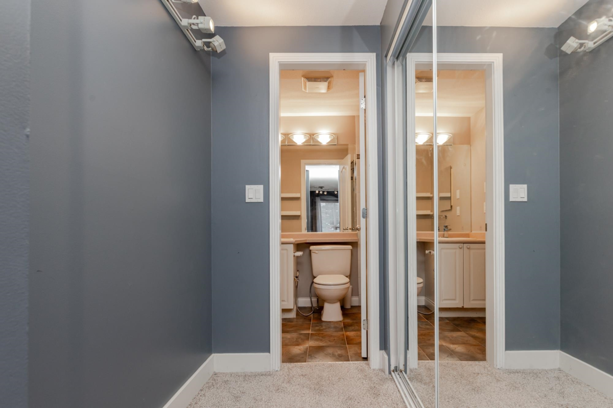 Backyard Photo of 415 14377 103 Avenue, Surrey, BC