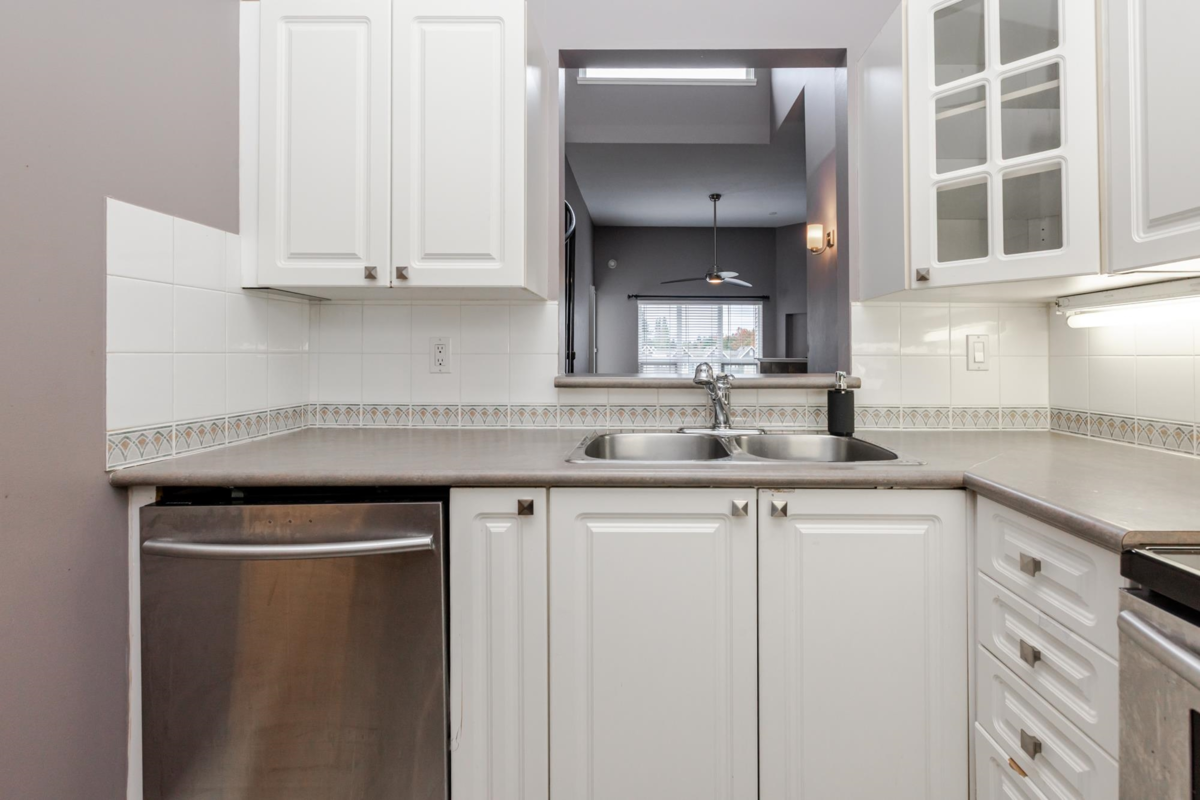 Breakfast Nook Photo of 415 14377 103 Avenue, Surrey, BC