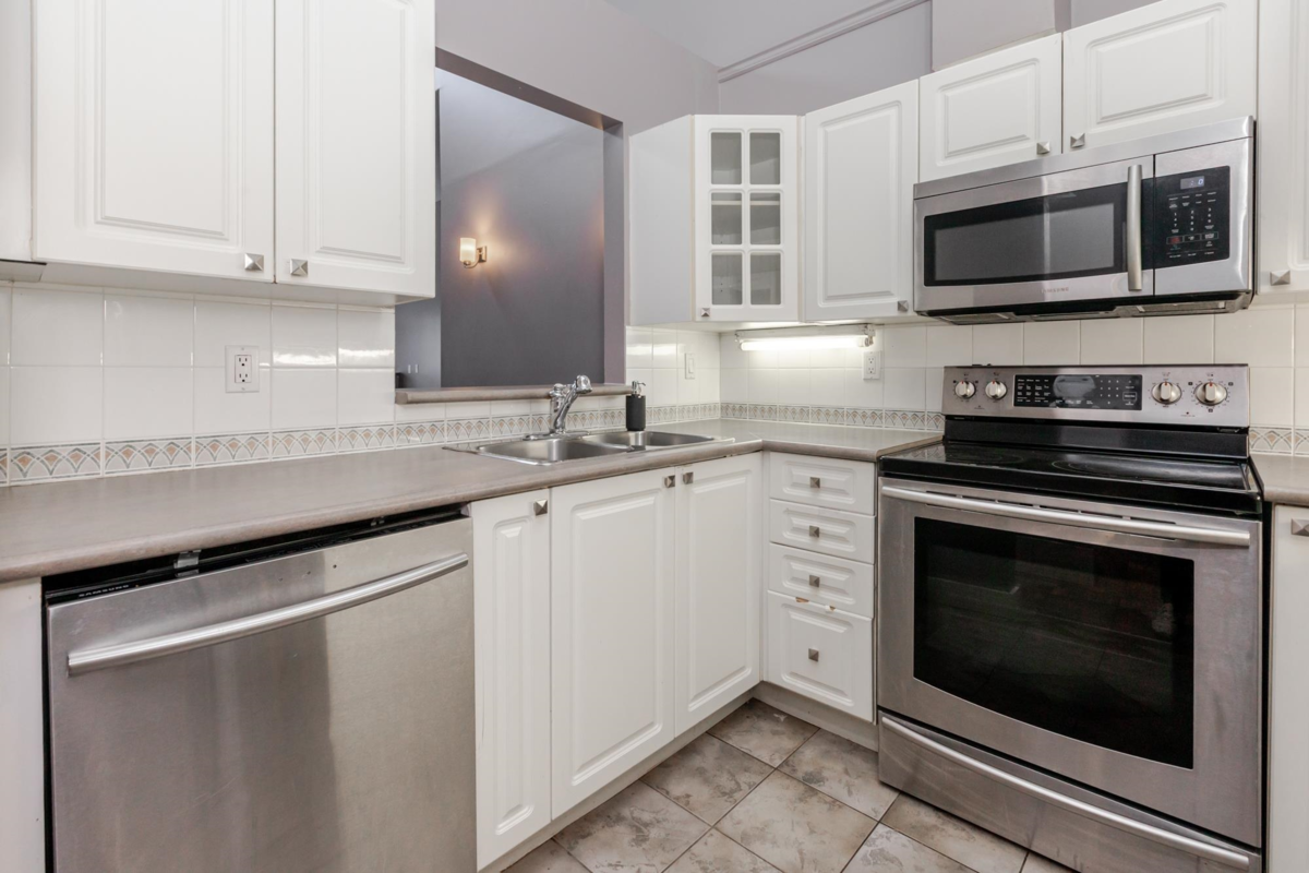 Dining Area Photo of 415 14377 103 Avenue, Surrey, BC