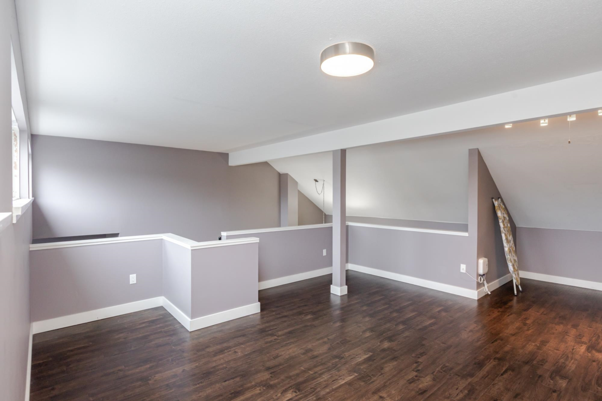 Entry Foyer Photo of 415 14377 103 Avenue, Surrey, BC
