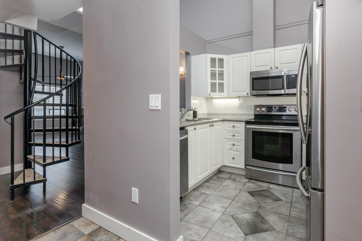 Family Room Photo of 415 14377 103 Avenue, Surrey, BC