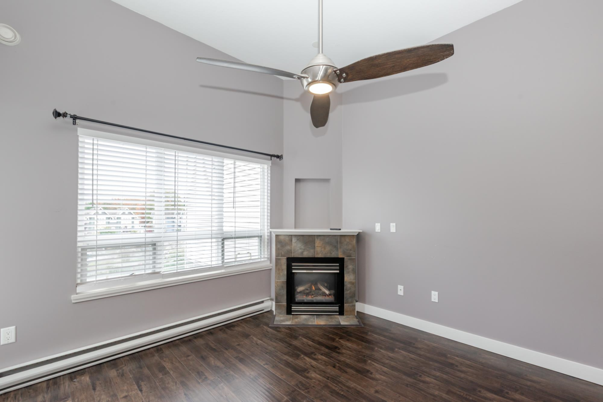 Guest Bathroom Photo of 415 14377 103 Avenue, Surrey, BC