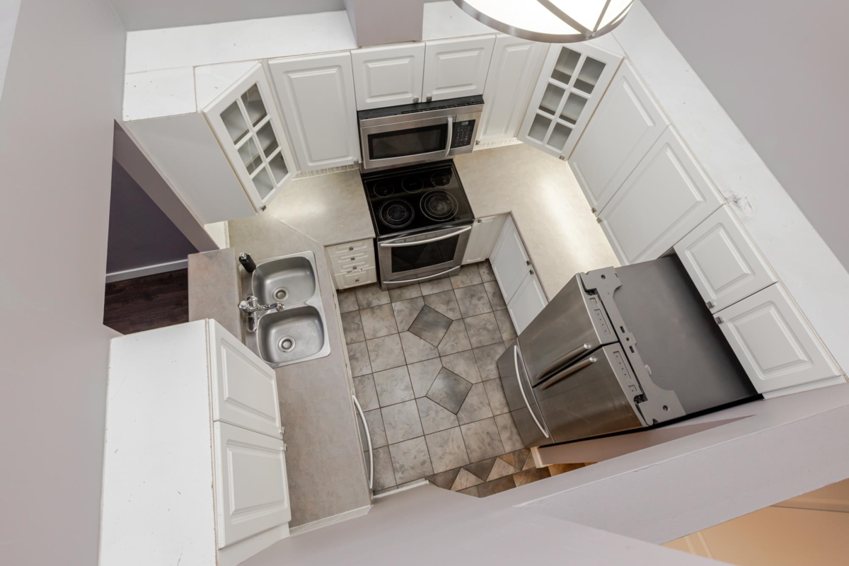 Hallway Photo of 415 14377 103 Avenue, Surrey, BC