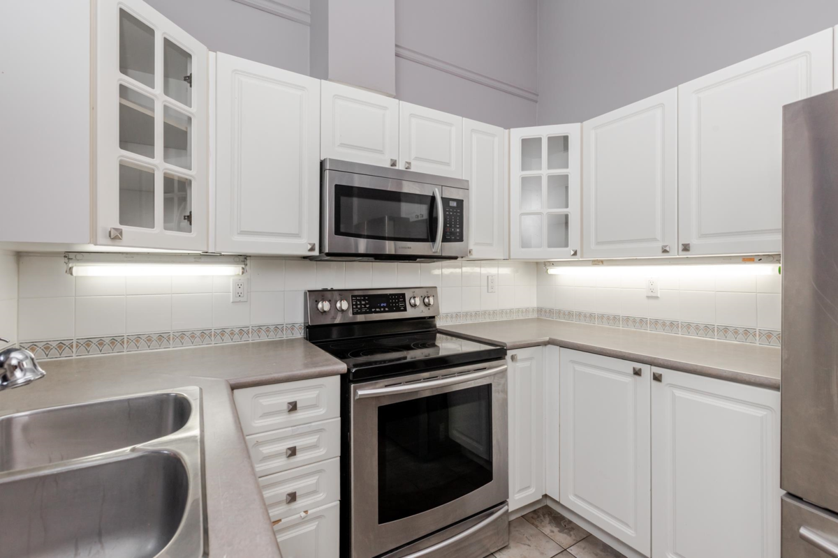 Kitchen Island Photo of 415 14377 103 Avenue, Surrey, BC