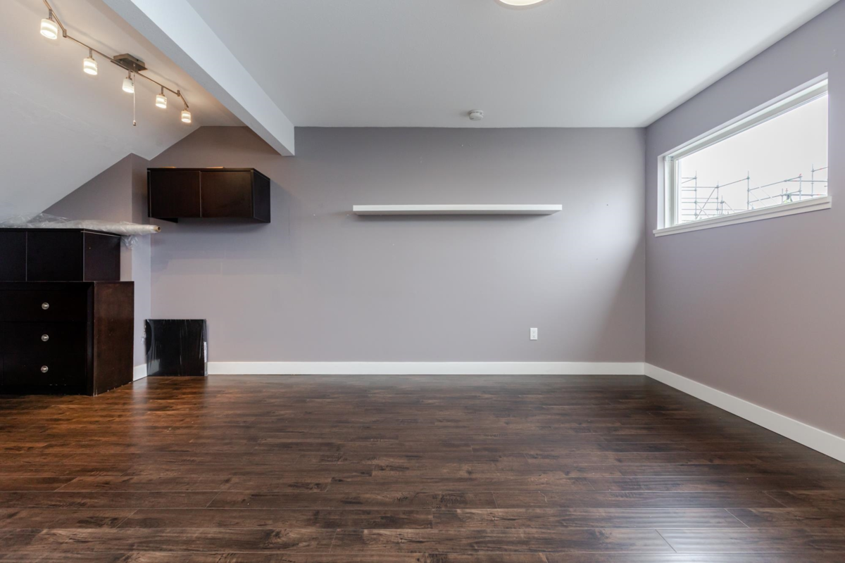 Laundry Room Photo of 415 14377 103 Avenue, Surrey, BC