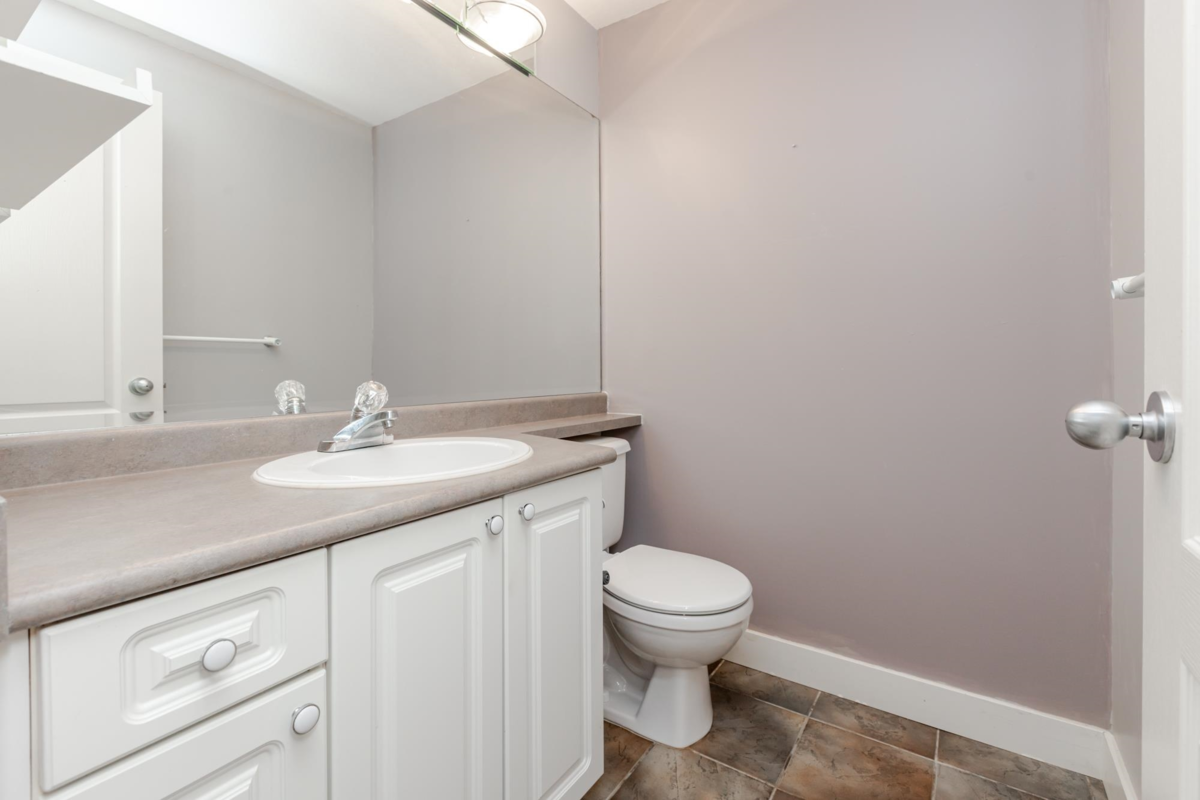 Primary Bathroom Photo of 415 14377 103 Avenue, Surrey, BC