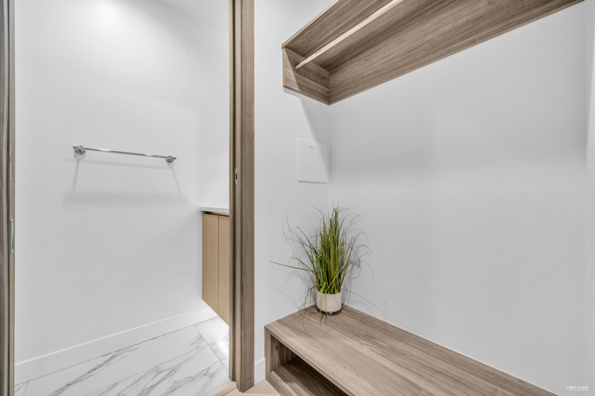 Entry Foyer Photo of 7 13778 100 Avenue, Surrey, BC