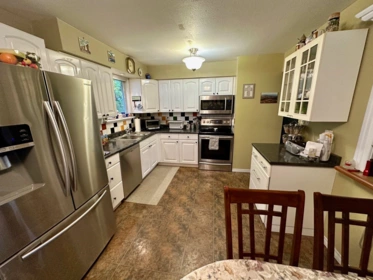 15970 Thrift Avenue, White Rock, BC, White Rock — Single Family Residence for sale
