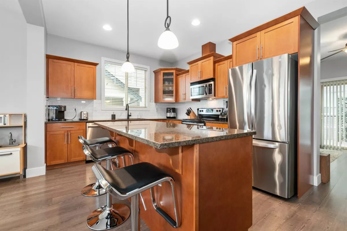 Breakfast Nook Photo of 2 9280 Broadway Street, Chilliwack, BC