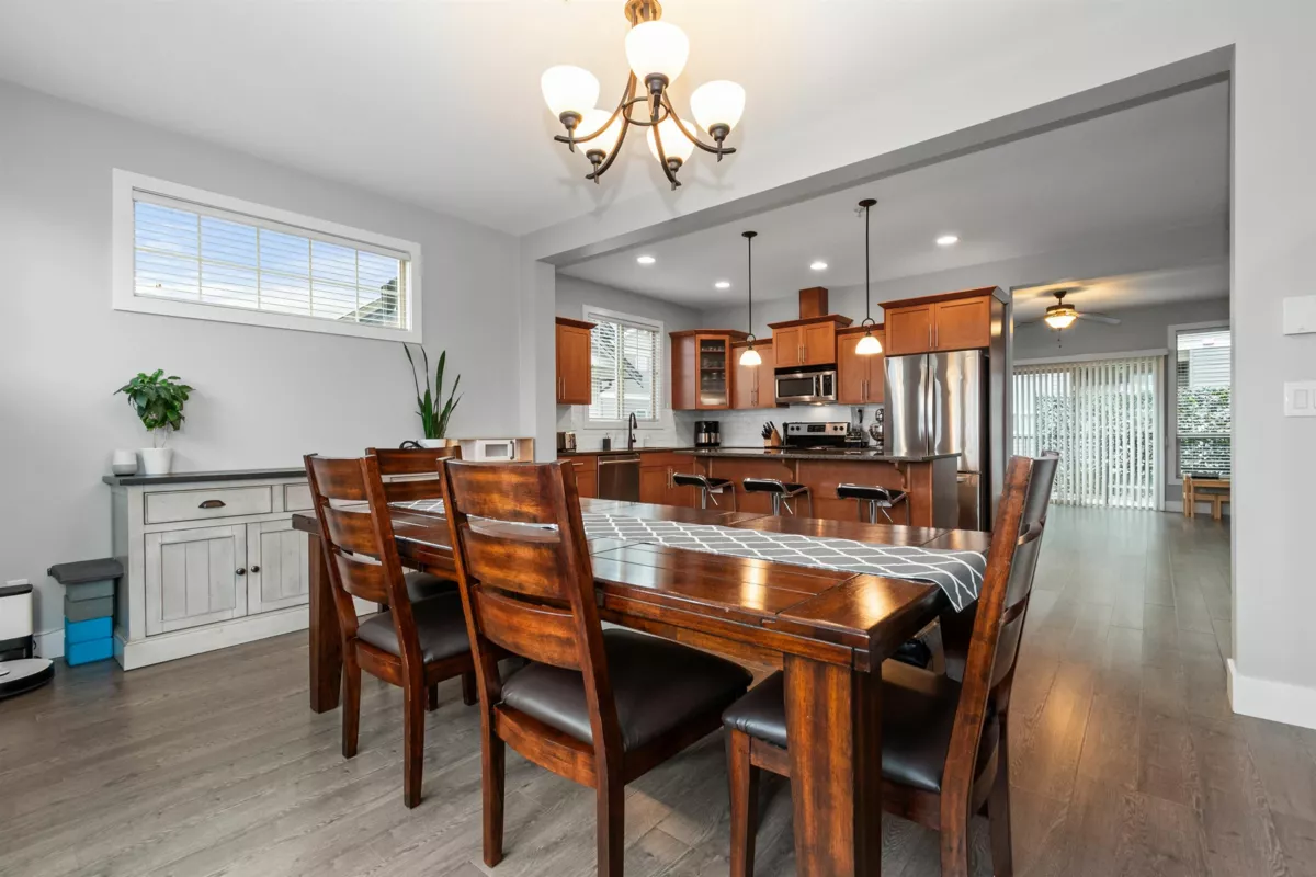 Guest Bathroom Photo of 2 9280 Broadway Street, Chilliwack, BC