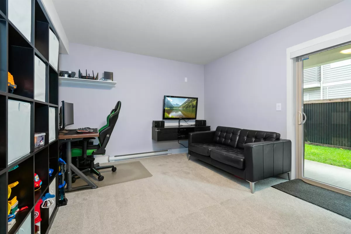 Kitchen Photo of 2 9280 Broadway Street, Chilliwack, BC