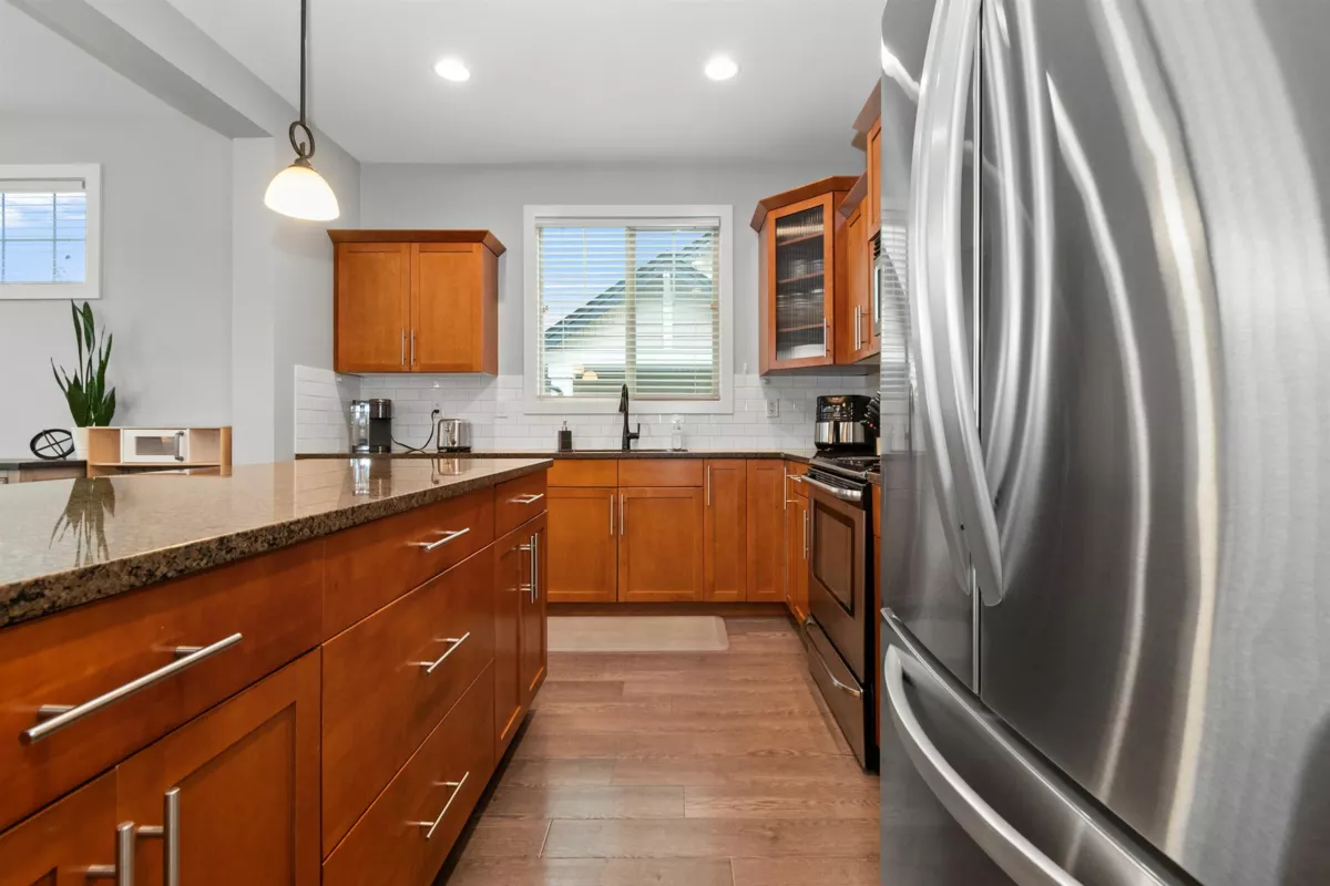 Walk-In Closet Photo of 2 9280 Broadway Street, Chilliwack, BC