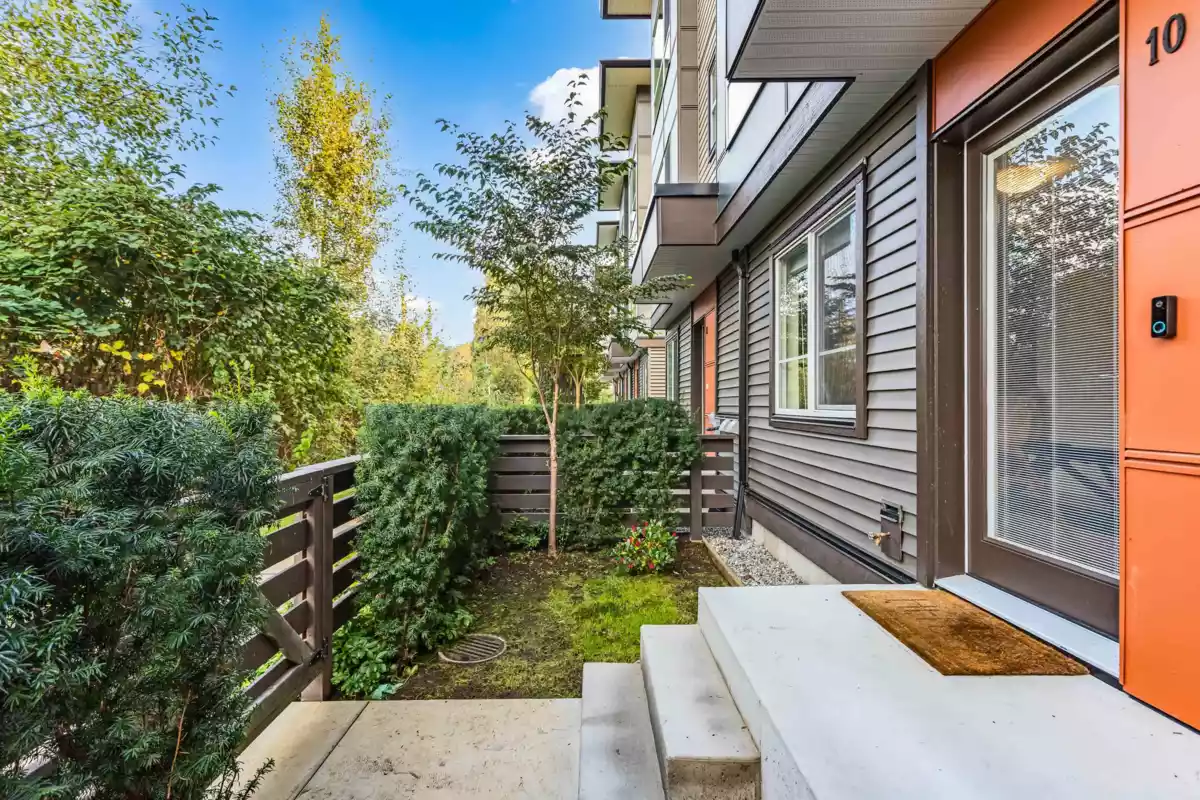 Entry Foyer Photo of 10 7288 188 Street, Surrey, BC