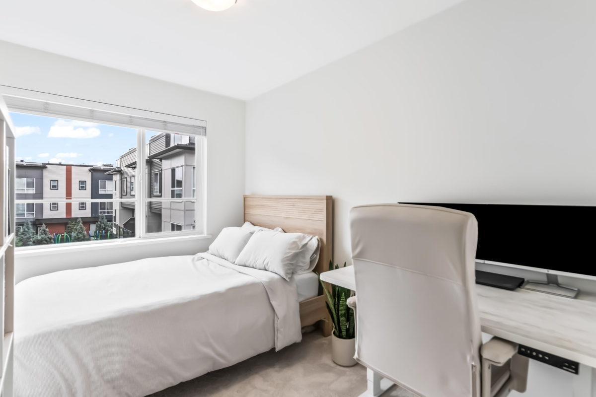 Office / Den Photo of 10 7288 188 Street, Surrey, BC