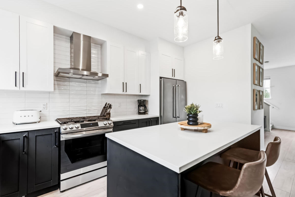 Walk-In Closet Photo of 10 7288 188 Street, Surrey, BC