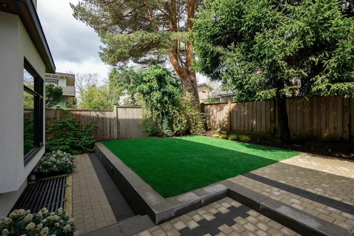 Front Yard Photo of 3337 W 40th Avenue, Vancouver, BC