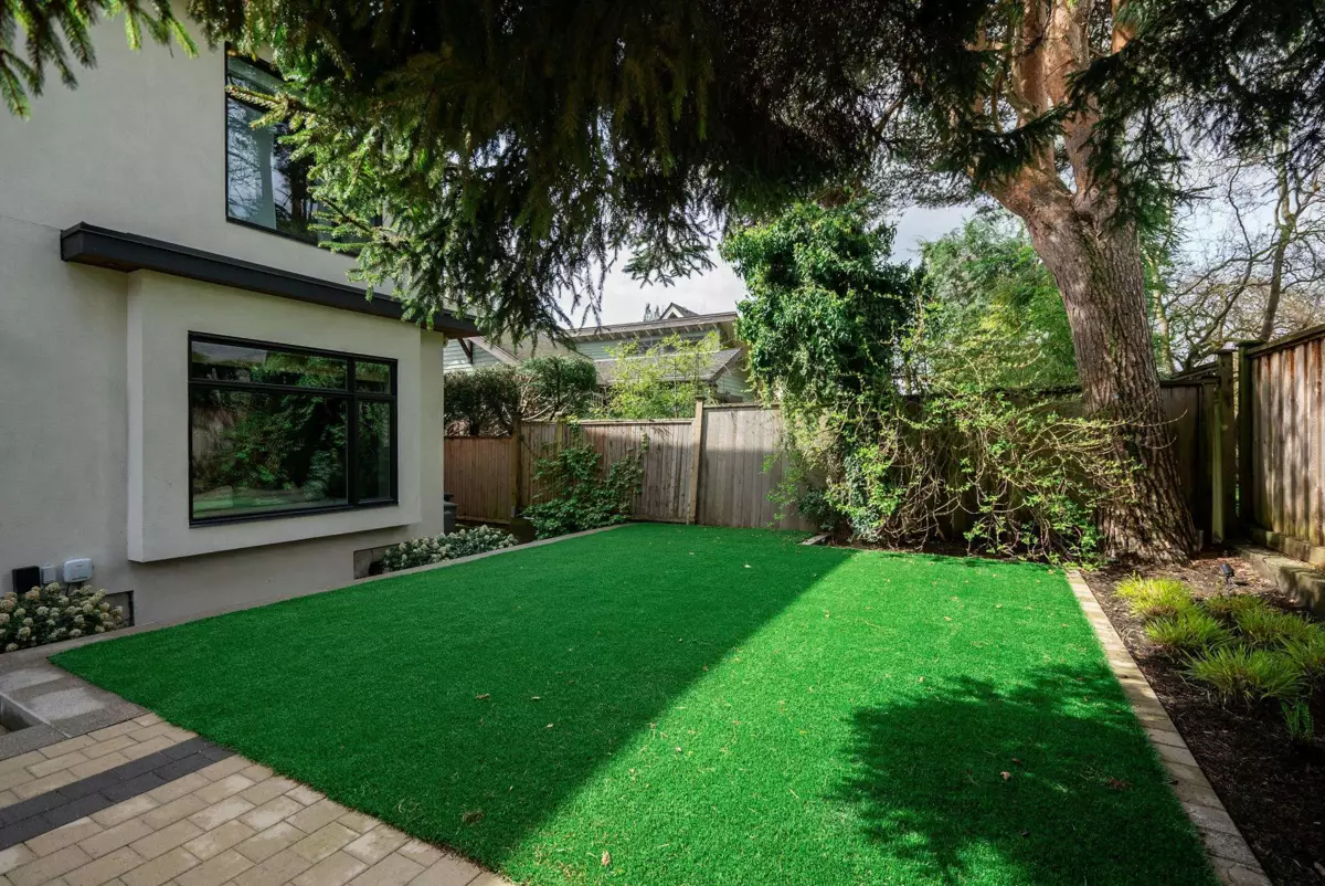 Garden / Landscaping Photo of 3337 W 40th Avenue, Vancouver, BC