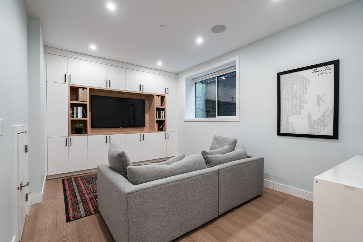 Hallway Photo of 3337 W 40th Avenue, Vancouver, BC