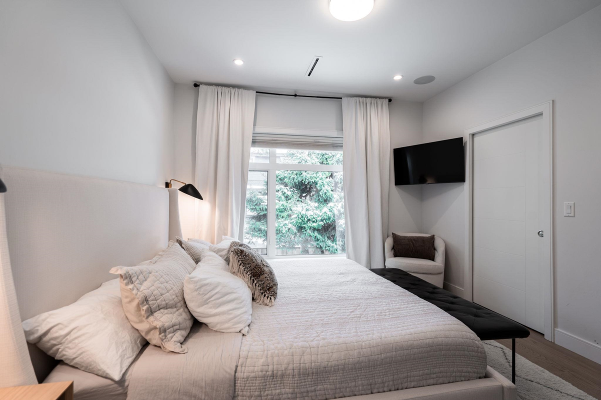 Powder Room Photo of 3337 W 40th Avenue, Vancouver, BC