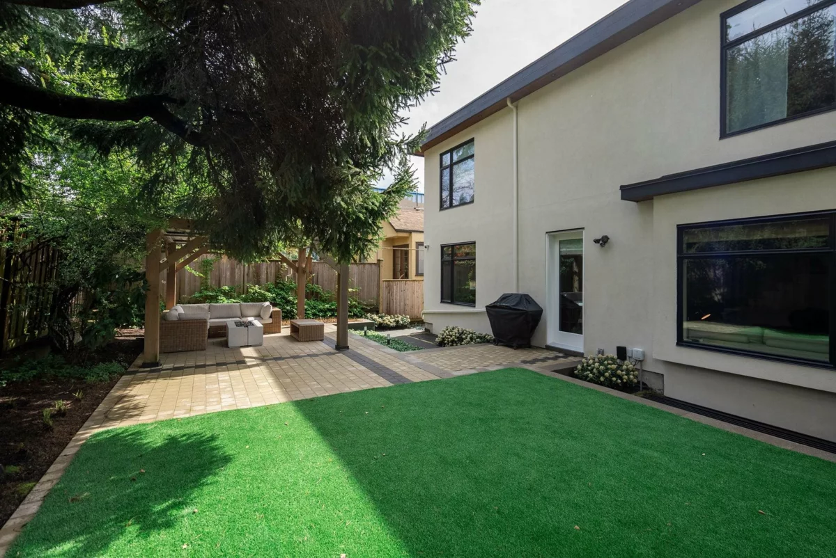 Swimming Pool Photo of 3337 W 40th Avenue, Vancouver, BC