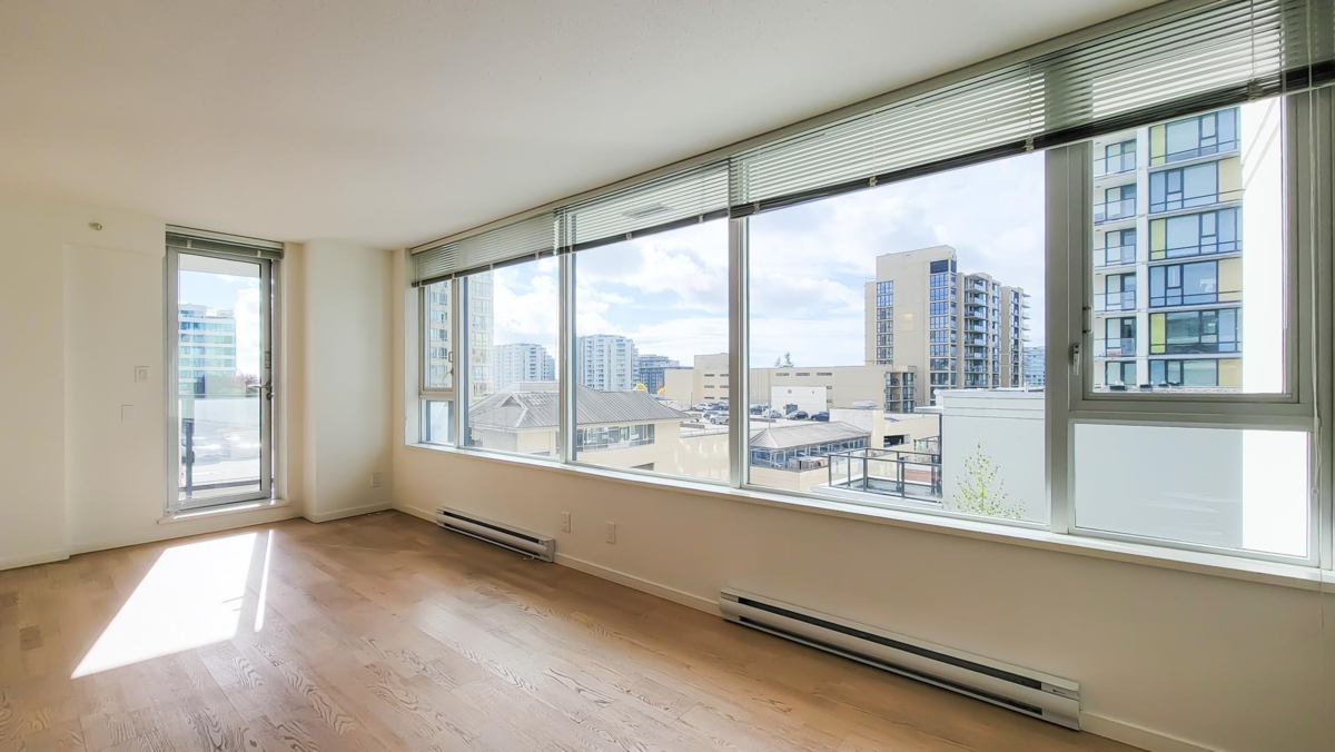 Kitchen Island Photo of 915 7988 Ackroyd Road, Richmond, BC