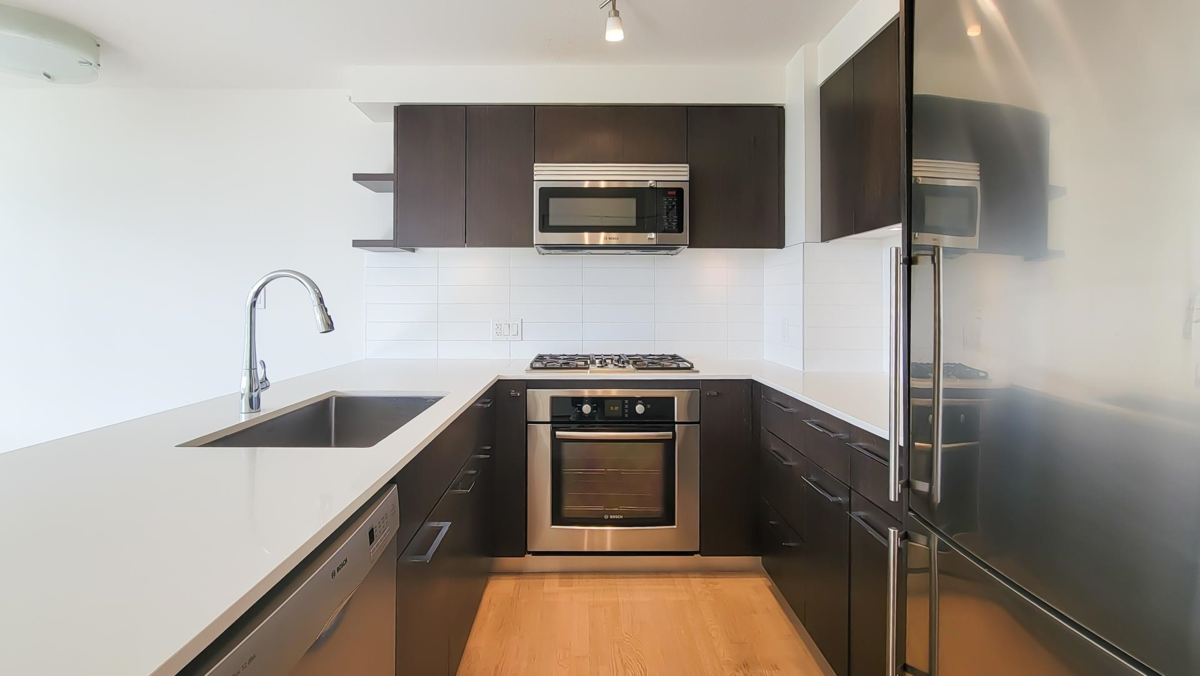 Primary Bathroom Photo of 915 7988 Ackroyd Road, Richmond, BC