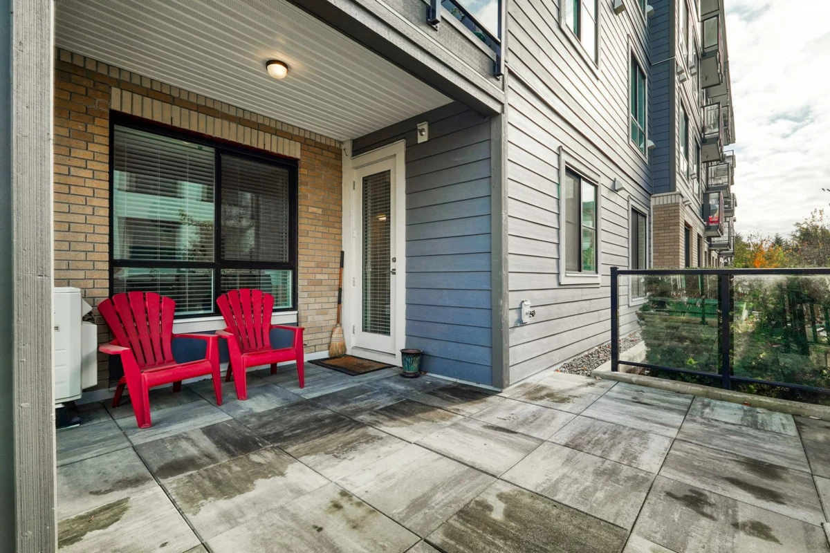 Kitchen Island Photo of 110 20356 72b Avenue, Langley, BC