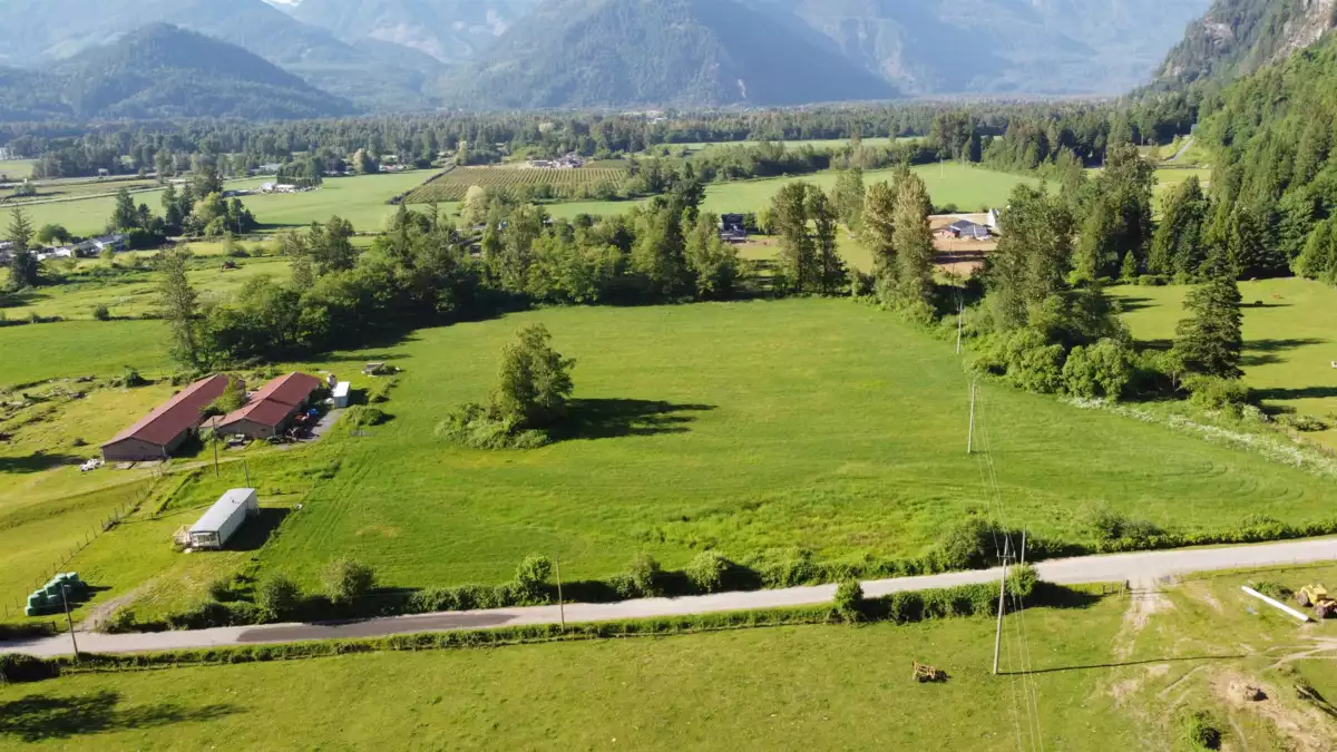 Dining Area Photo of 58661 Dent Road, Hope, BC