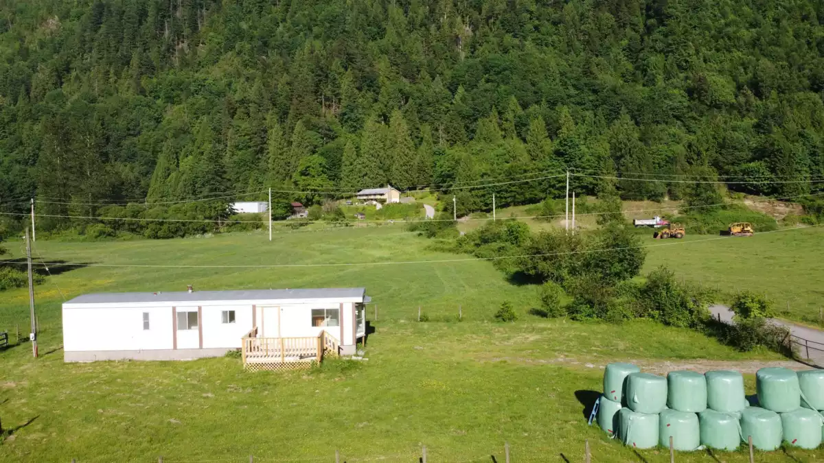 Family Room Photo of 58661 Dent Road, Hope, BC