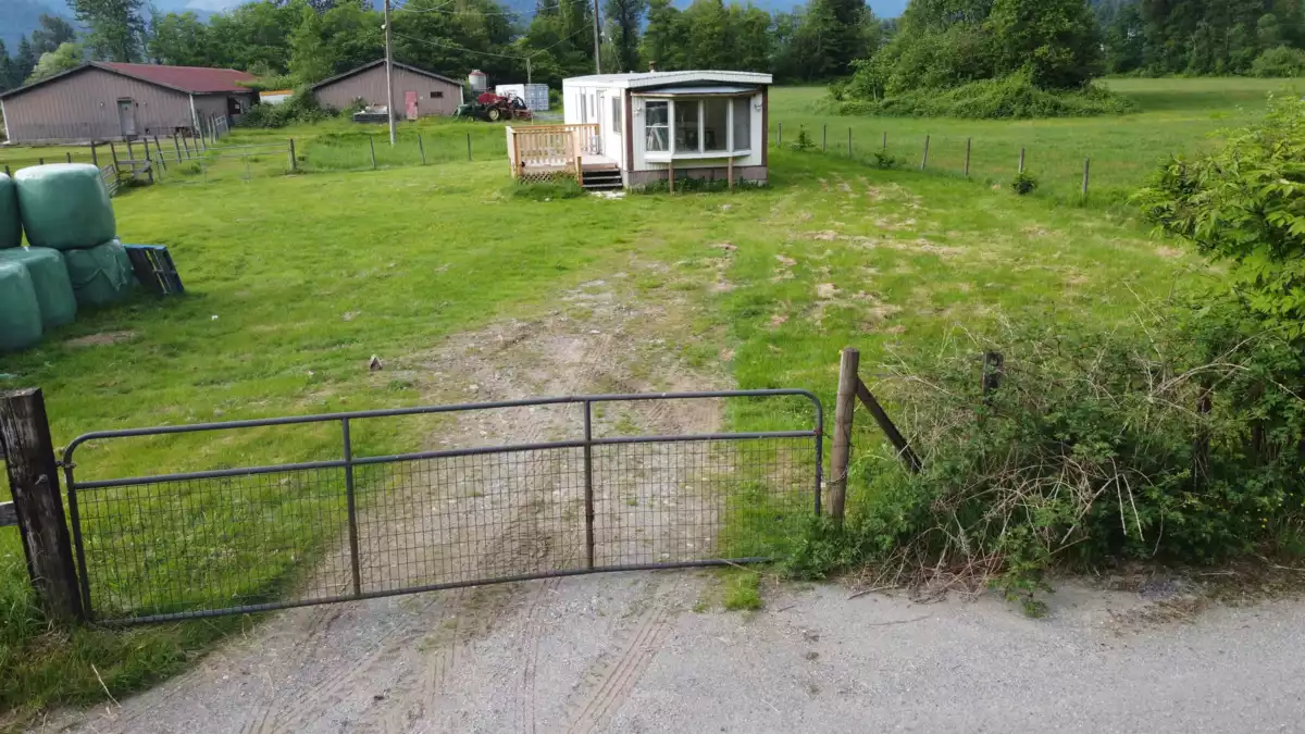 Living Room Photo of 58661 Dent Road, Hope, BC