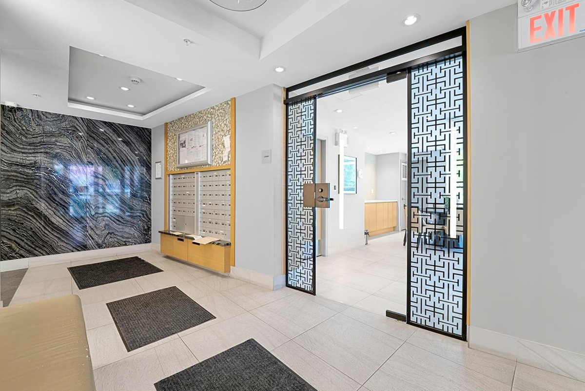 Dining Area Photo of 305 505 W 30th Avenue, Vancouver, BC