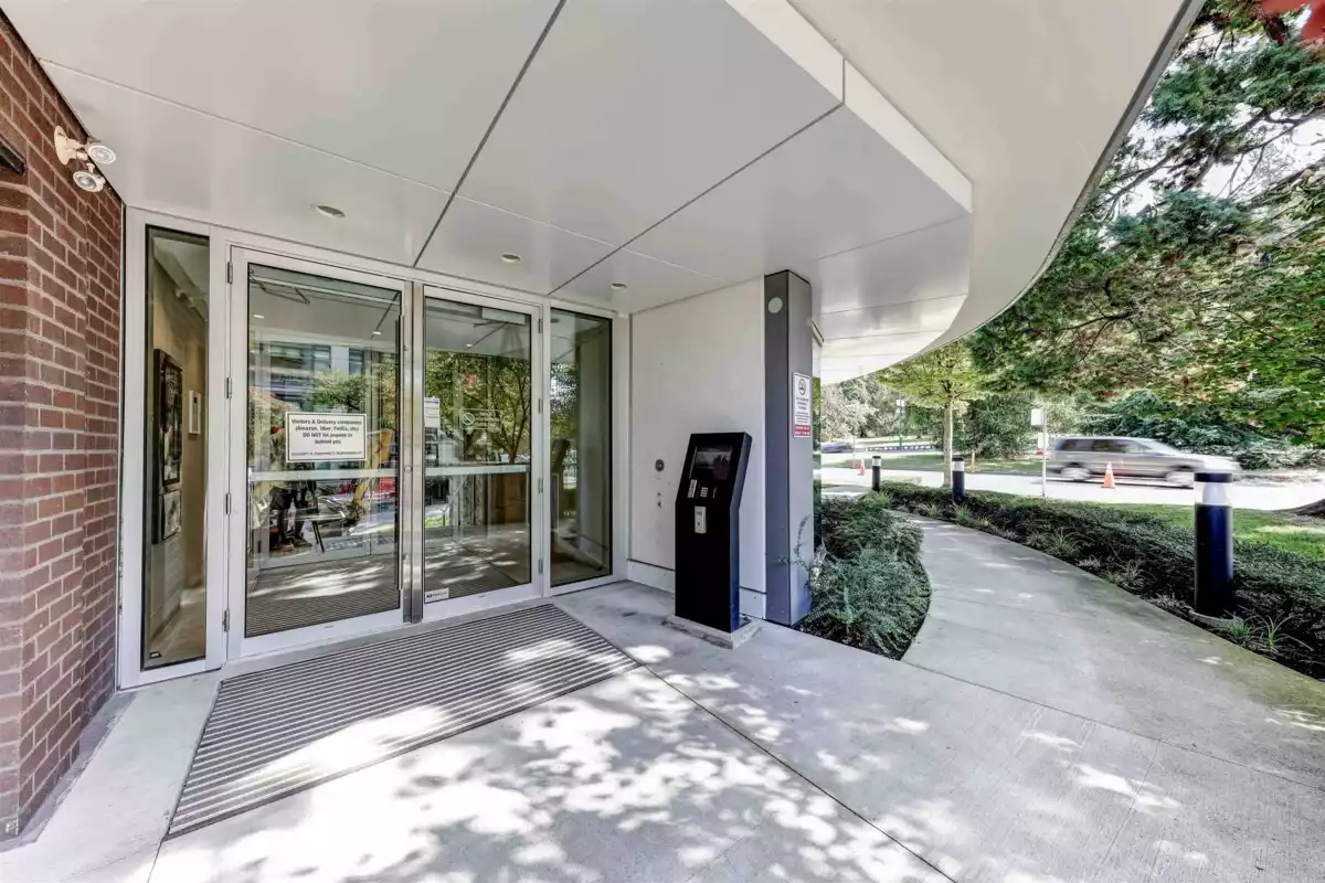 Family Room Photo of 305 505 W 30th Avenue, Vancouver, BC