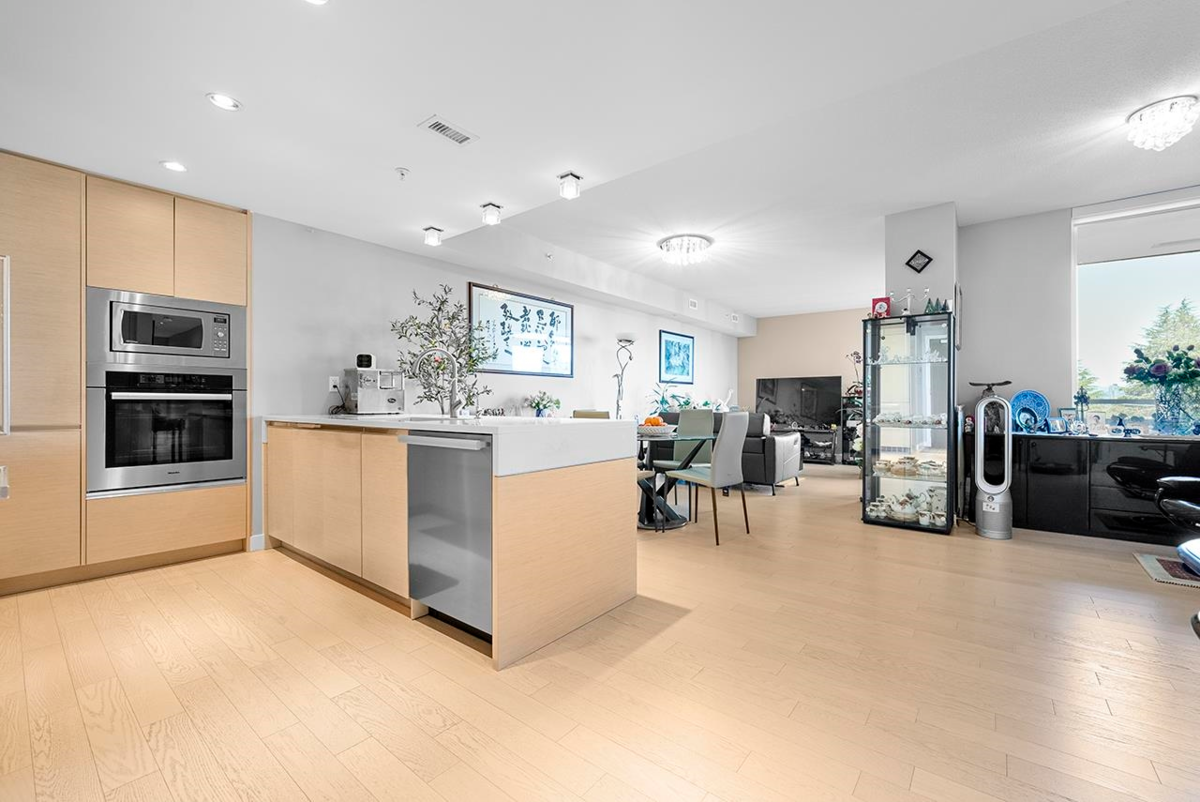 Kitchen Photo of 305 505 W 30th Avenue, Vancouver, BC